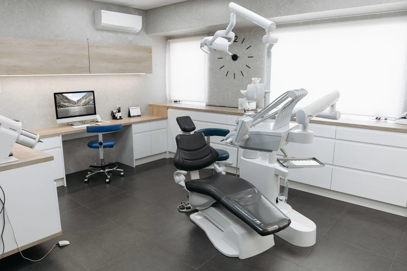A modern treatment room at Sapphire Dental Studio